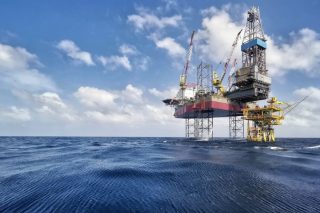 petrelaio oil rig